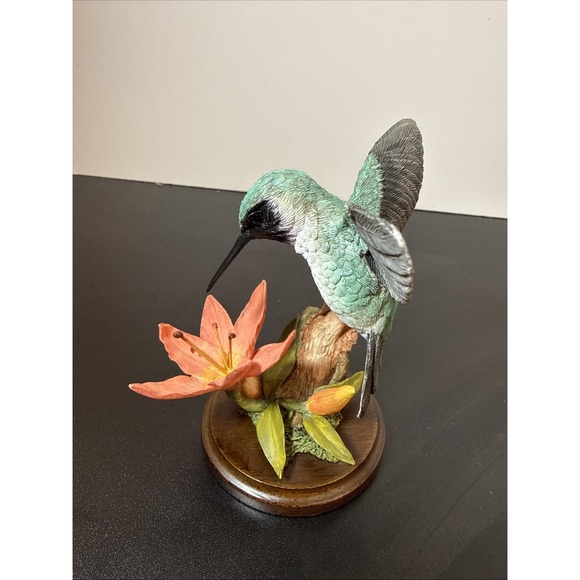 Blackchinned Hummingbird with Lily Hand Painted 4 1/4" Country Artist 01663 - Picture 4 of 5